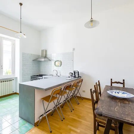 Centrally Located By The Sea Prestigious Napoli