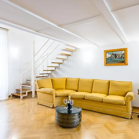 Centrally Located By The Sea Prestigious * Napoli