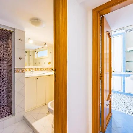 Centrally Located By The Sea Prestigious Daire