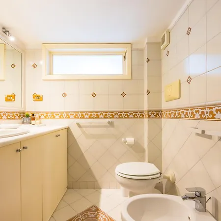 Centrally Located By The Sea Prestigious Napoli