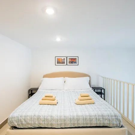 Centrally Located By The Sea Prestigious Daire Napoli