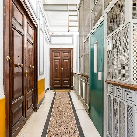 Centrally Located By The Sea Prestigious * 나폴리