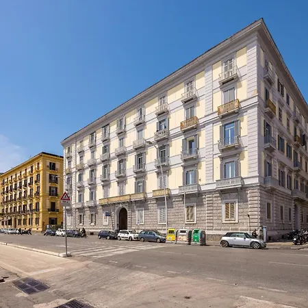 Centrally Located By The Sea Prestigious *