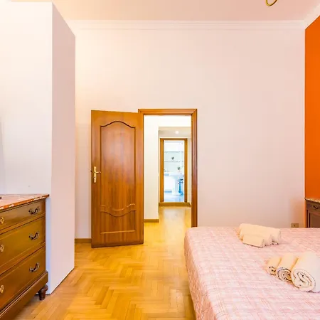 Centrally Located By The Sea Prestigious *